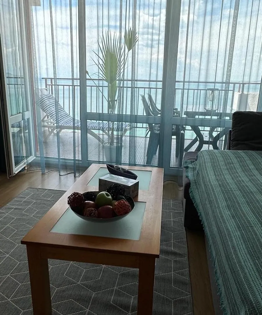 Sea Paradise 2-Room Seafront Apartment in Sveti Vlas Burgas