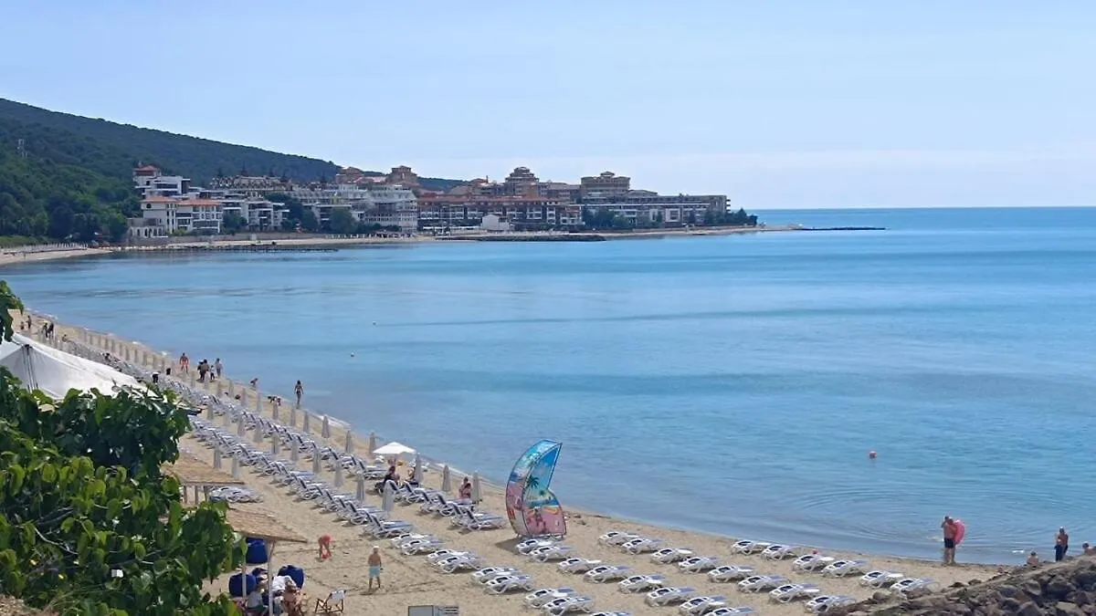 Sea Paradise 2-Room Seafront Apartment in Sveti Vlas Burgas