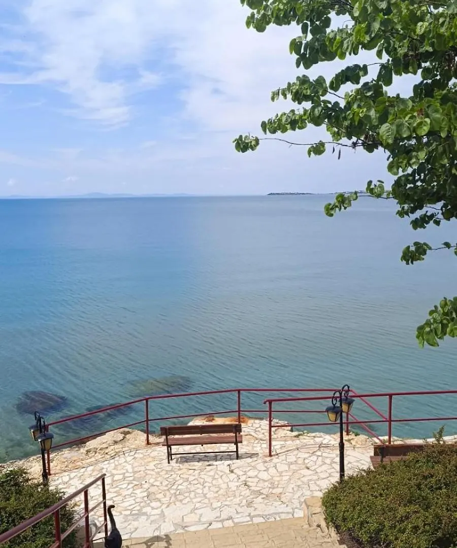 Sea Paradise 2-Room Seafront Apartment in Sveti Vlas Burgas