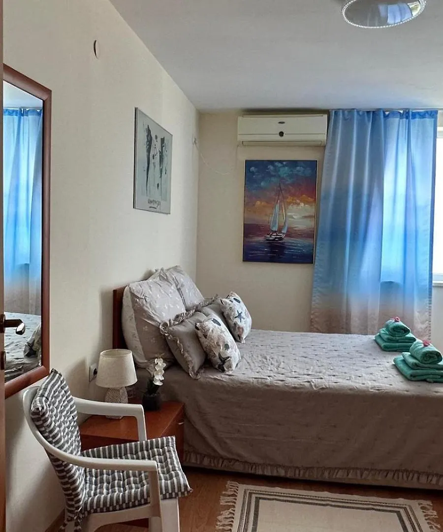 Sea Paradise 2-Room Seafront Apartment in Sveti Vlas Burgas