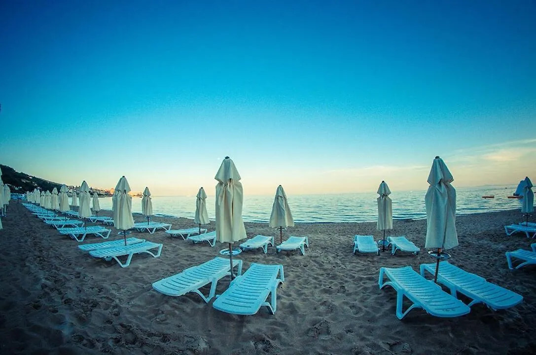 Sea Paradise 2-Room Seafront Apartment in Sveti Vlas Burgas City