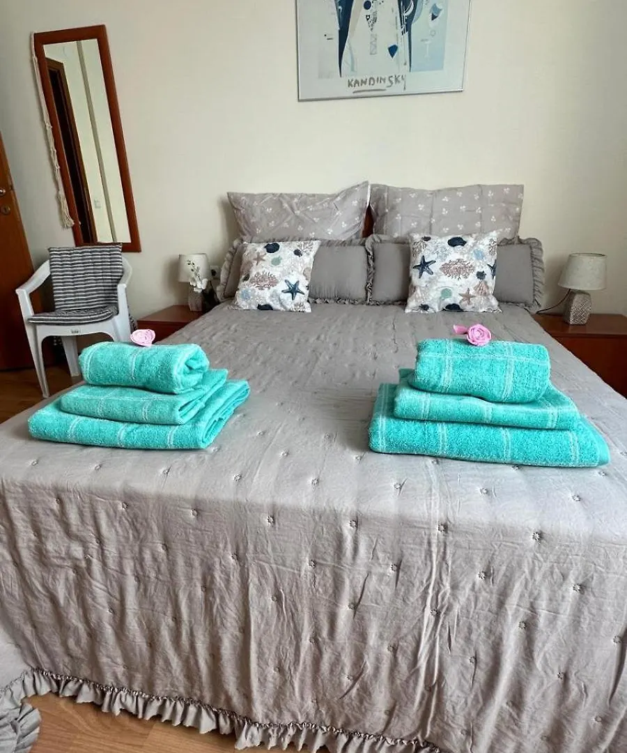 Sea Paradise 2-Room Seafront Apartment in Sveti Vlas Burgas