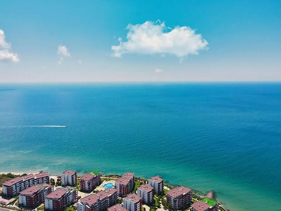 Sea Paradise 2-Room Seafront Apartment in Sveti Vlas Burgas
