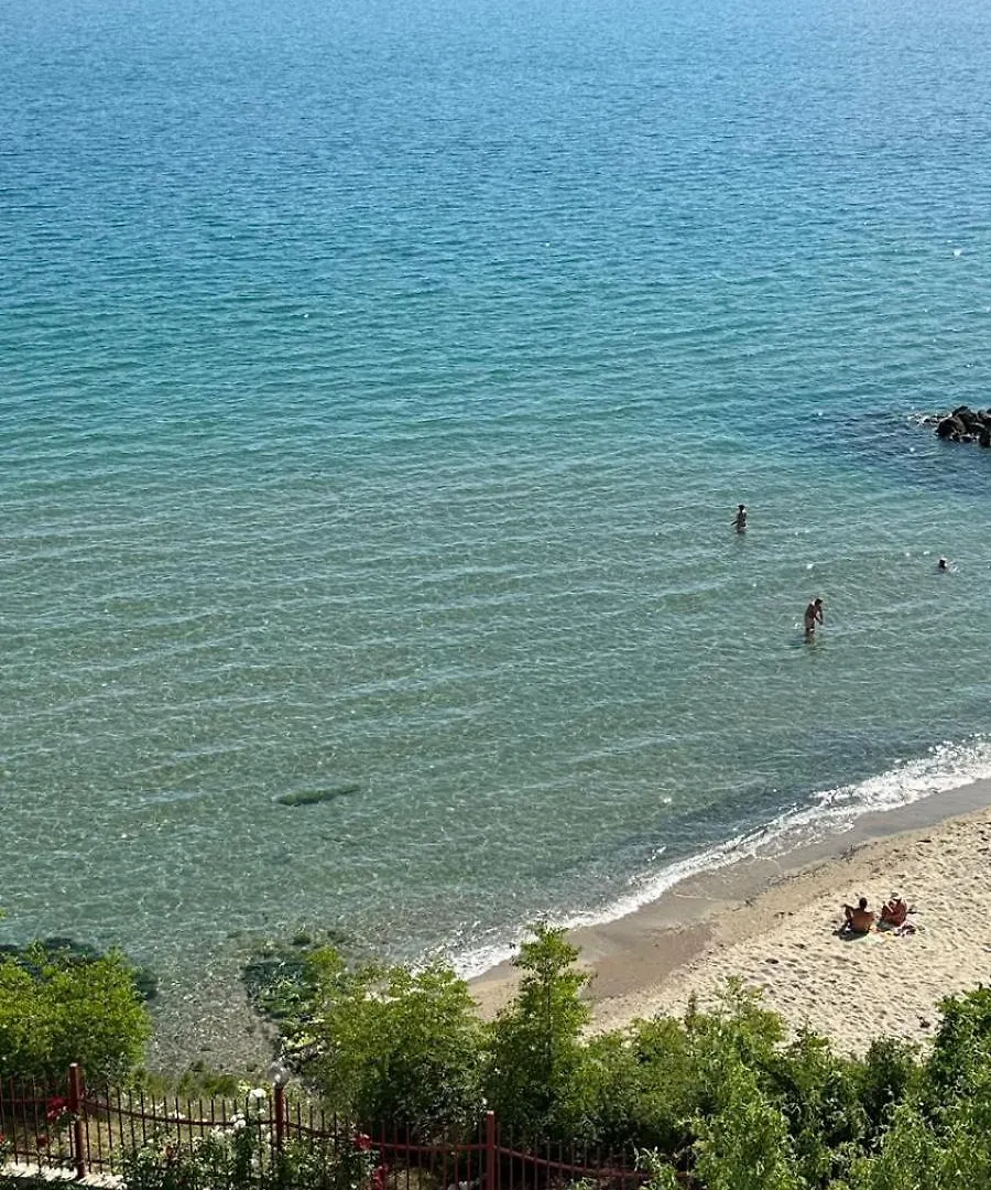 Sea Paradise 2-Room Seafront Apartment in Sveti Vlas Burgas