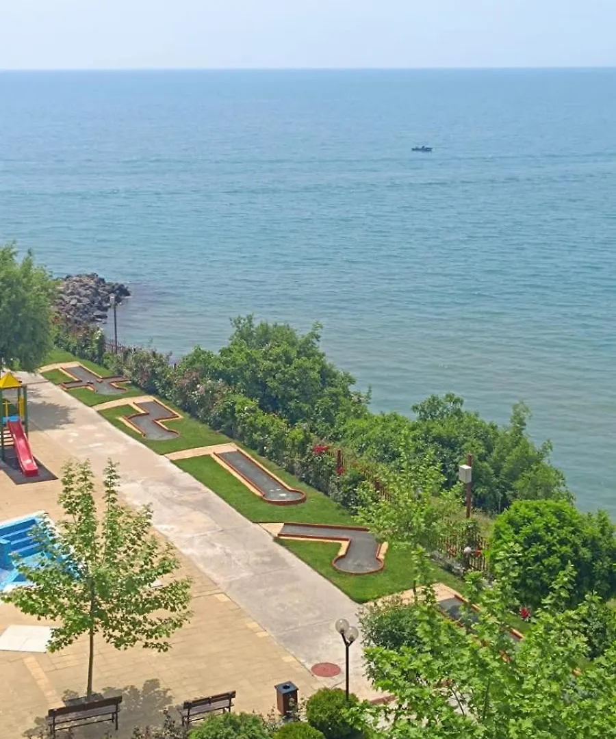 Sea Paradise 2-Room Seafront Apartment in Sveti Vlas Burgas