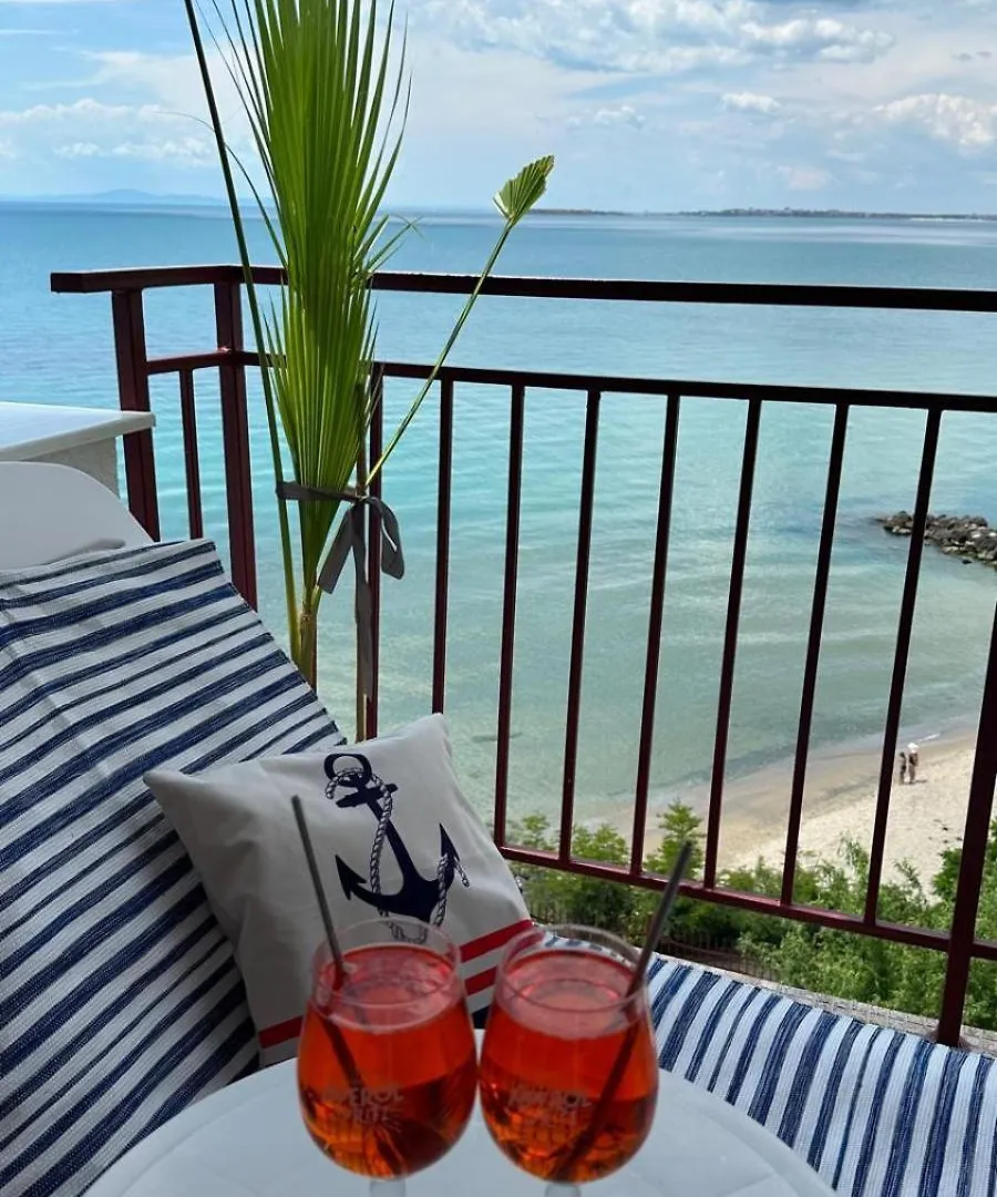 Sea Paradise 2-Room Seafront Apartment in Sveti Vlas Burgas